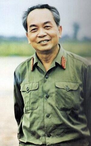 vo-nguyen-giap-baoquocte-3-300x480